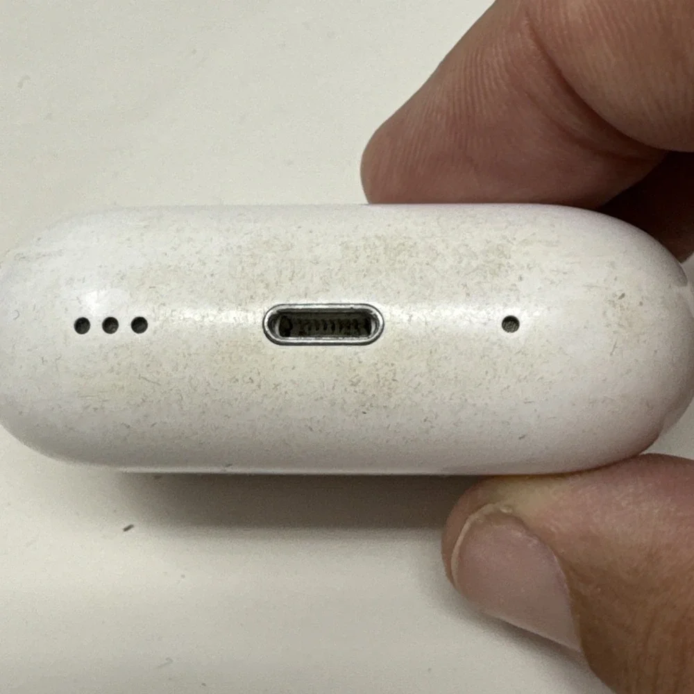 Apple AirPods Pro 2nd Gen CHARGING CASE Replacement Lightning‎ Only - A2618